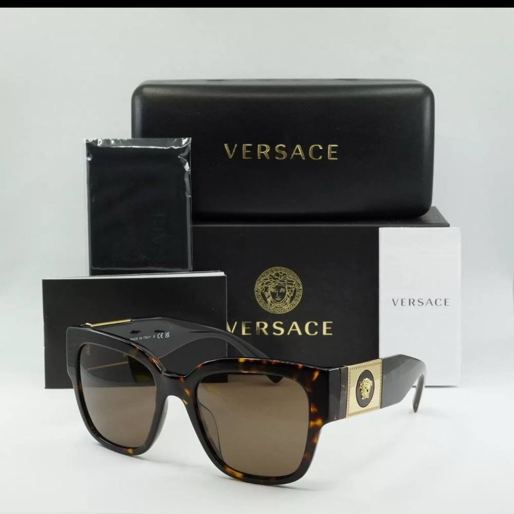 NWT-Authentic Versace sunglasses-never used 🤎🤎🤎
